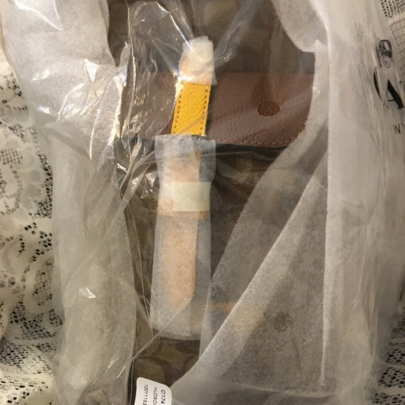 Hudson Backpack In Colorblock Signature Canvas - Picture 5 of 12